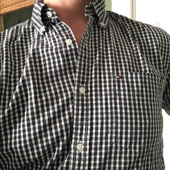 Very Handsome Tommy Hilfiger Button Down - Picture 2 of 7